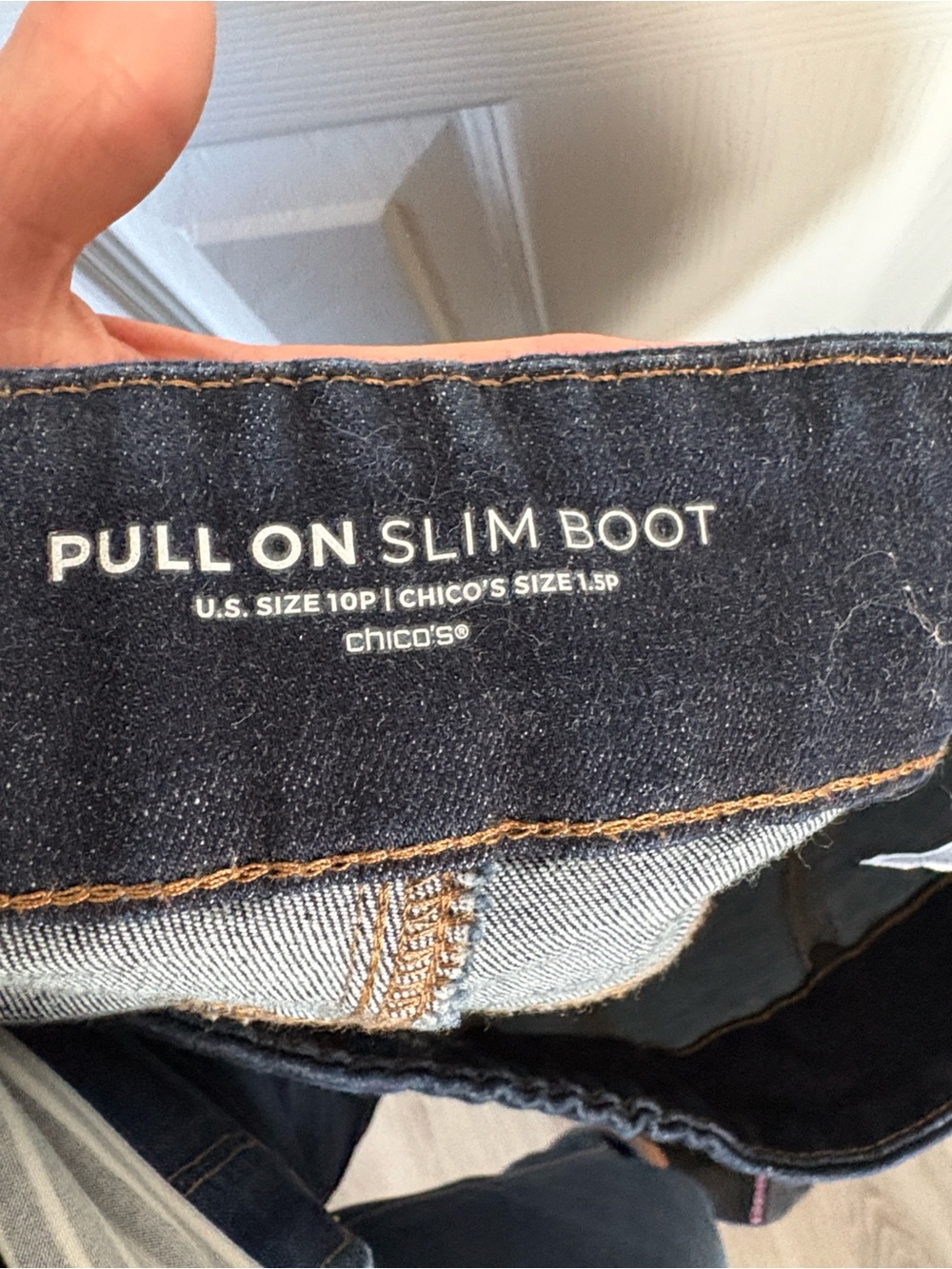 Chico’s Pull-On Slim Bootcut Denim Jeans       Sz 10 P Like NEW! - Picture 2 of 9